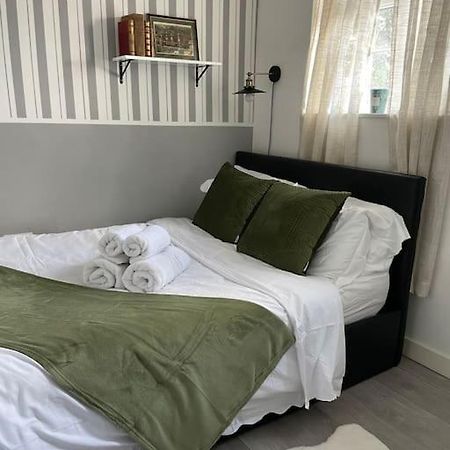 One Bedroom Putney Village Flat ロンドン エクステリア 写真