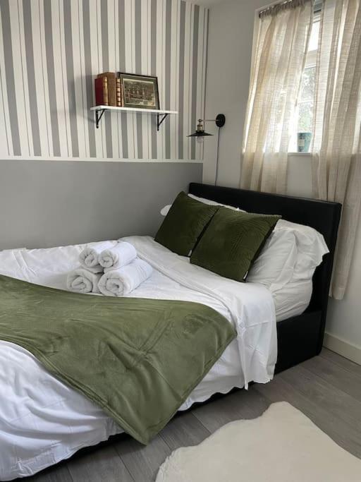 One Bedroom Putney Village Flat ロンドン エクステリア 写真