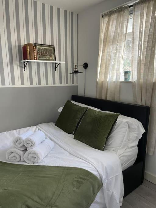 One Bedroom Putney Village Flat ロンドン エクステリア 写真